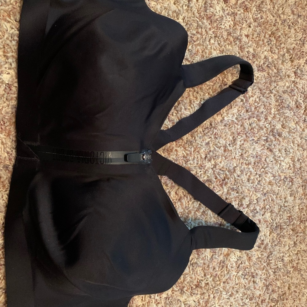 Victoria’s Secret Incredible knockout sz 38DD bra